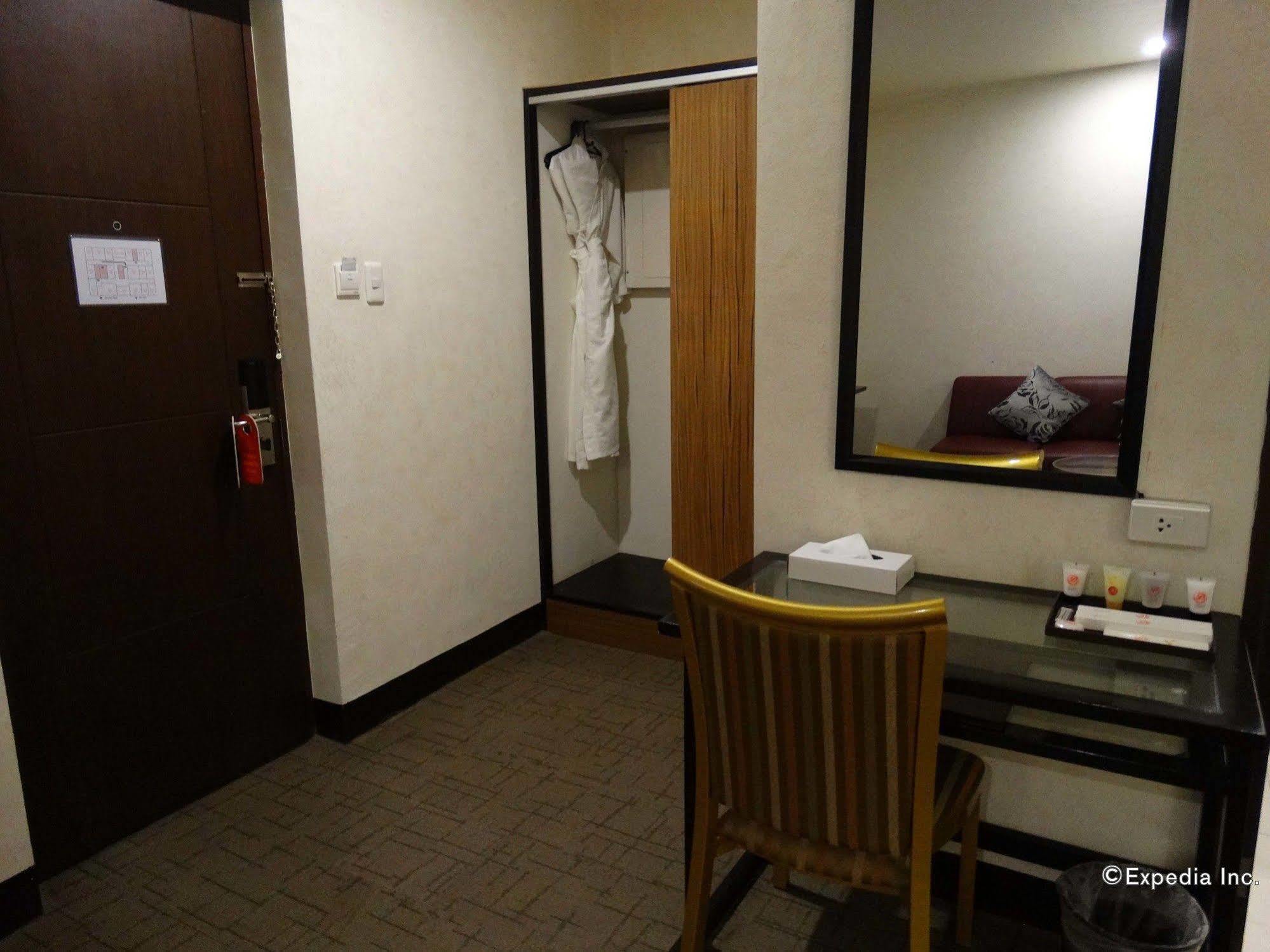 D Circle Hotel Manila Exterior photo